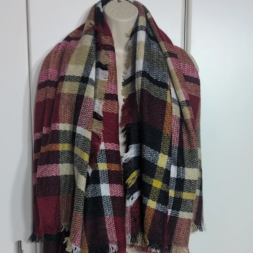 Chic Multicolor Plaid Scarf with Fringe NWOT